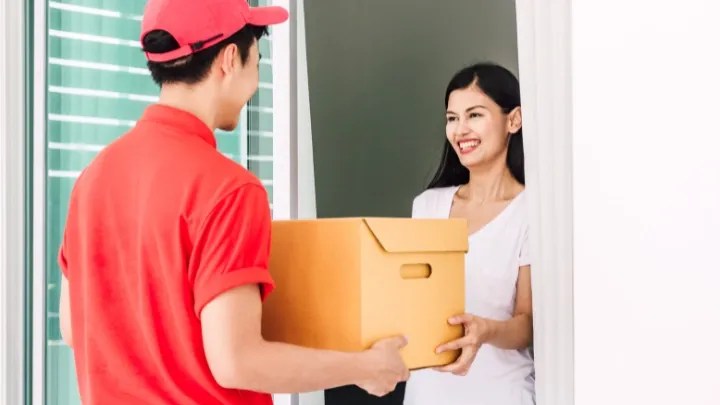 How do courier companies maintain delivery accuracy under tight&nbsp;schedules?